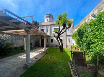 Casa · 190m² · 5 Ambientes · 2 Cocheras · Casa en Venta: Parque Leloir: 5 Ambientes
