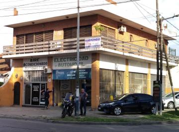Casa · 299m² · 8 Ambientes · 2 Cocheras · Casa con Dos Locales Sobre Av - Acepta Depto en Adrogue o Canning