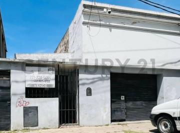 Casa · 105m² · 6 Ambientes · 1 Cochera · Casa de 3 Dorm. a Reciclar en Venta en La Plata