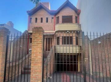 Casa · 320m² · 4 Ambientes · 4 Cocheras · Casa en La Plata