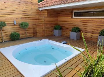 Casa · 145m² · 4 Ambientes · 1 Cochera · Hermoso Chalet Reciclado a Nuevo de 4 Ambientes con Jacuzzi
