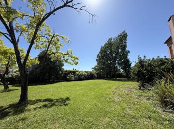 Terreno · 872m² · Lote Interno a en Venta en Barrio Santa Barbara, Orientación Noreste.