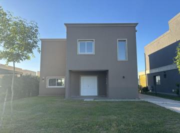 AMN-AMN-3822_2 · Casa en Venta en Santa Lucia - Pilar del Este