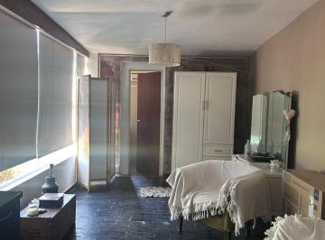 Casa · 190m² · 4 Ambientes · 2 Cocheras · Casa en Venta de 3 Dorm. con Patio y Pileta en Villa Belgrano