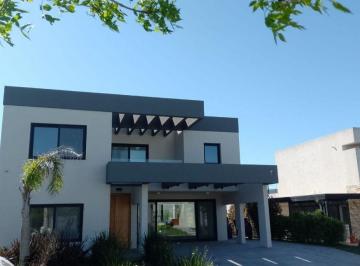Casa de 6 ambientes, Pilar · Casa 5 Dorm., 500 m² en Venta en Lagoon Pilar