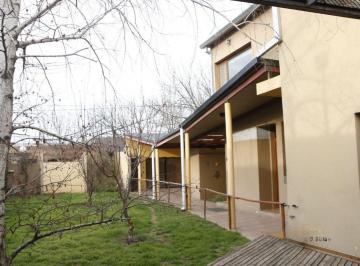 Casa · 174m² · 4 Ambientes · 1 Cochera · Casa en Trenque Lauquen