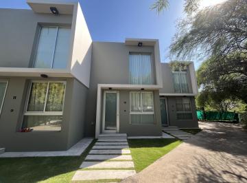Casa · 73m² · 1 Ambiente · 2 Cocheras · Loft en Venta. Barrio Las Condes, Valle Escondido