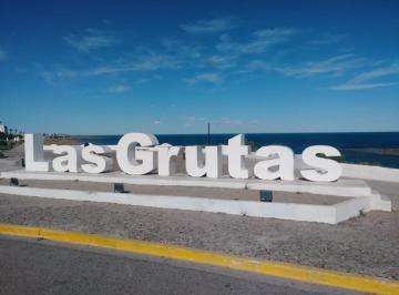 Casa · 254m² · 11 Ambientes · 5 Cocheras · Complejo de 5 Dúplex en Venta – 1° Bajada, Las Grutas