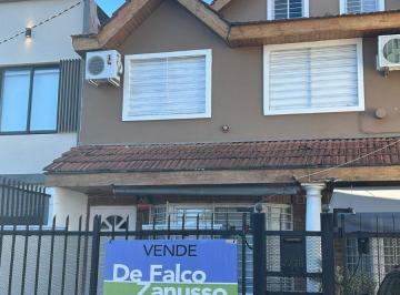 Casa de 4 ambientes, Vicente López · Triplex en Excelente Estado con Jardin y Cochera. Luminoso y Muy Funcional
