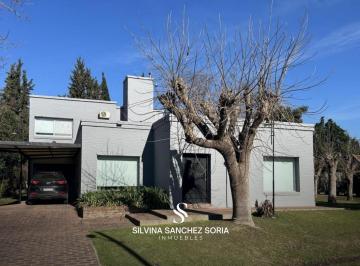 Casa · 180m² · 5 Ambientes · 2 Cocheras · Casa en Venta 5 Ambientes en Country Club Los Cardales