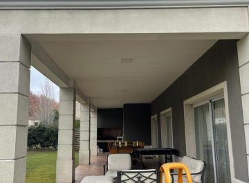 Casa · 225m² · 5 Ambientes · 2 Cocheras · Casa en Venta en Sausalito, Pilar, G. B. a. Zona Norte