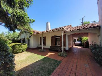 Casa · 185m² · 6 Ambientes · 1 Cochera · Casa Chalet Venta City Bell Entre Caminos Asfalto Servicios Lote 17x38 Parque Pileta