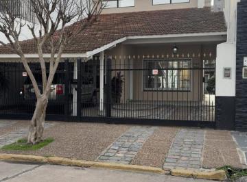Casa · 250m² · 5 Ambientes · 2 Cocheras · Casa en Venta 5 Ambientes San Justo Centro