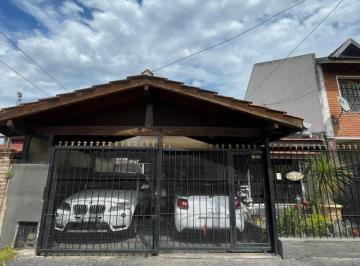 Casa · 250m² · 6 Ambientes · 2 Cocheras · Casa en Independencia 88, Ezeiza
