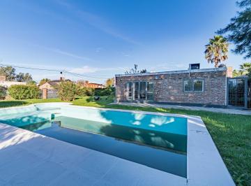 Casa · 153m² · 5 Ambientes · Venta/permuta Casa 2 Dorm. con Jardín y Pileta Altura Av Illia Al 500 Funes