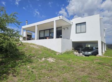 Casa · 110m² · 4 Ambientes · 1 Cochera · Venta Casa de 2 Dorm. en Carlos Paz