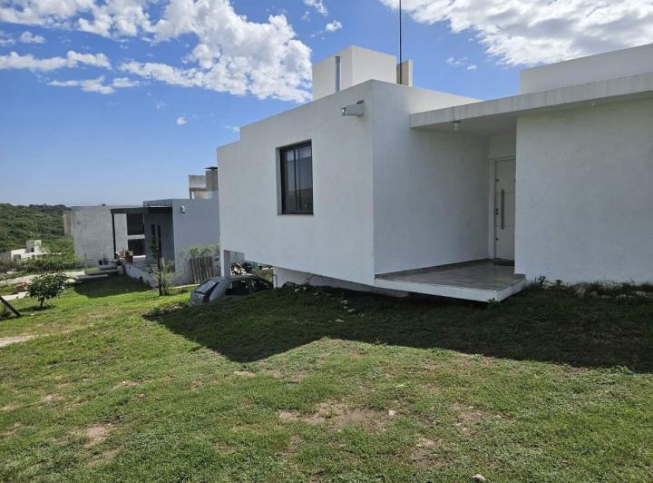 Casa · 110m² · 4 Ambientes · 1 Cochera