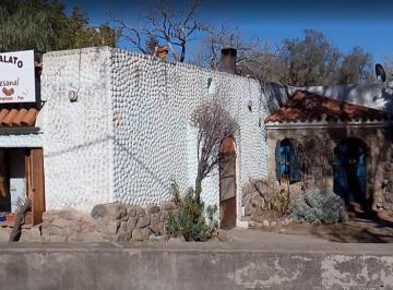 Casa · 125m² · 4 Ambientes · Los Cocos - Frente a Pileta Municipal - Ideal Uso Gastronomico