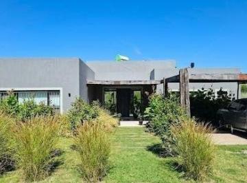 Quinta vacacional · 1400m² · 5 Ambientes · 2 Cocheras · Casa en Venta en Chacras del Ocho, Al Lado de Pilará