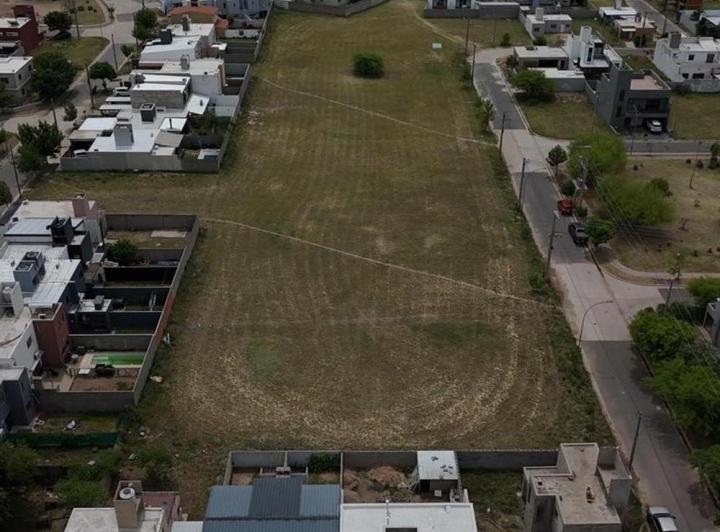 Terreno · 2565m²