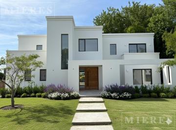 Casa · 223m² · 5 Ambientes · Casa en San Matias