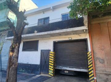 Bodega-Galpón · 300m² · Galpón 300 m² en Lote de 223 m² - Oficina y Baños - Lomas del Mirador