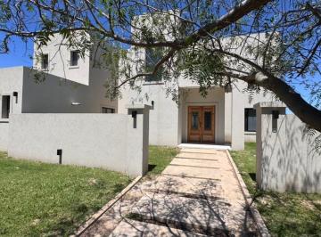 Casa · 225m² · 4 Ambientes · 2 Cocheras · Gran Casa a La Laguna con Dependencia y Dos Galerias | San Matias | Maschwitz