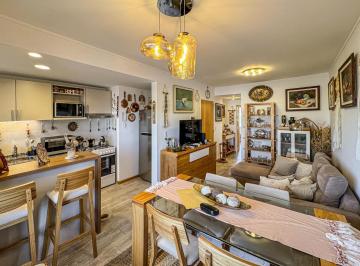 Departamento · 58m² · 3 Ambientes · Departamento de 2 Dorm. con 2 Baños de Oportunidad en Abasto