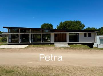 Casa · 315m² · 6 Ambientes · 1 Cochera · Casa en Venta en Costa Esmeralda