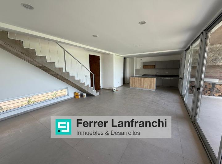 Casa · 140m² · 11 Ambientes · 2 Cocheras