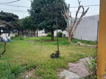 Casa · 100m² · 3 Ambientes · 4 Cocheras · En Venta Casa a Refaccionar en Isidro Casanova