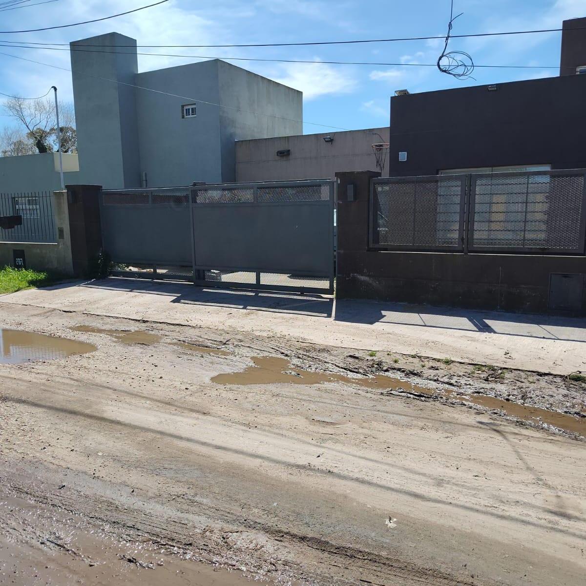 Oportunidad Única: Casa 4 Ambientes con Todos los Servicios en Barrio El Jardín