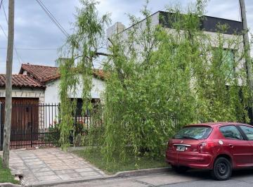 Casa de 4 ambientes, Hurlingham · Chalet a Refaccionar en Corazón del Barrio Inglés. frente a Colegio Santa Hilda