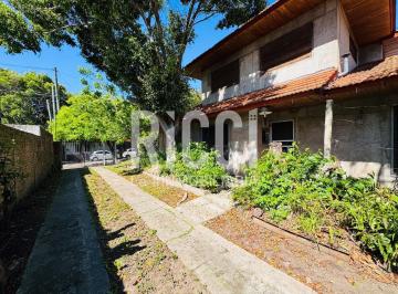 Casa · 224m² · 5 Ambientes · 7 Cocheras · Casa 6 Ambientes a Terminar en Venta Berazategui