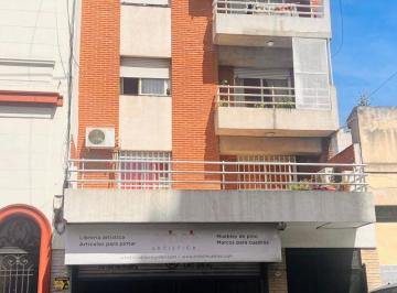 Local comercial de 5 ambientes, Flores · Localazo con Vivienda en Venta! Flores a 1 Cuadra de Plaza Flores - Unico por Su Dimension