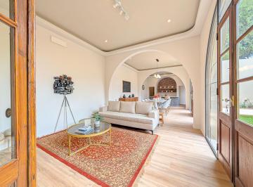 Casa · 203m² · 4 Ambientes · 1 Cochera · Casa 3 Dorm. en Venta en Centro Rosario