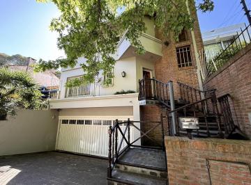 Casa · 206m² · 4 Ambientes · 2 Cocheras · Casa en Venta, 3 Plantas, Jardín y Cochera - Martínez, San Isidro