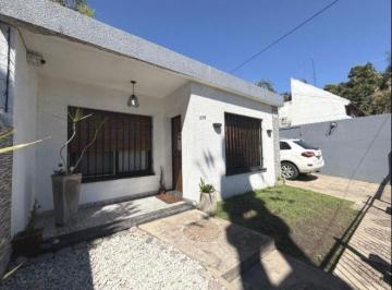 Casa · 150m² · 4 Ambientes · 1 Cochera · Hermosa Casa con Pileta en Haedo Norte