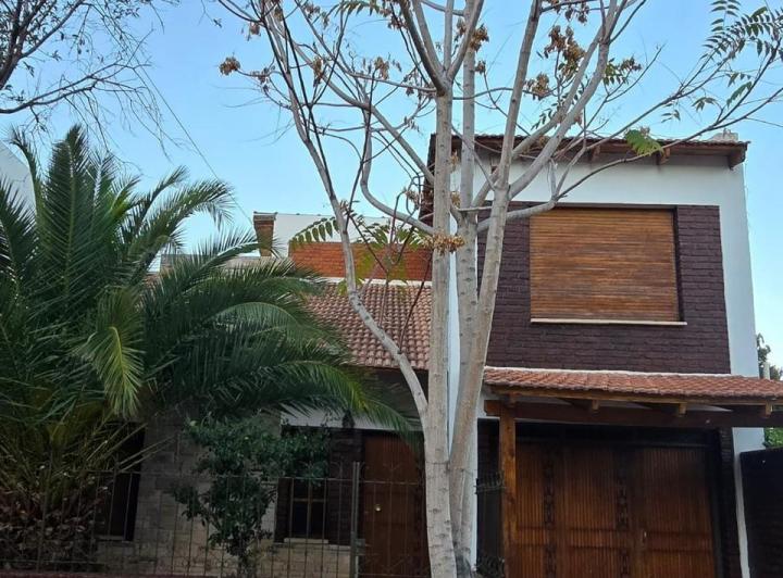 Edificio · 224m² · 6 Ambientes · 1 Cochera