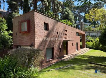 Casa · 140m² · 5 Ambientes · 4017 - Robinson Crusoe 739