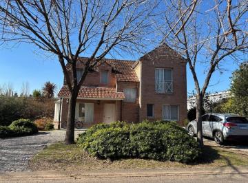 Casa de 4 ambientes, Malvinas Argentinas · Venta Casa Chalet en Dos Plantas en El Barrio Cerrado Santa María de Los Olivos.