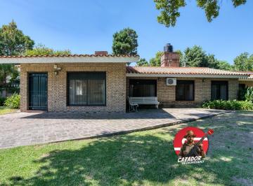 Casa · 182m² · 7 Ambientes · Casa Venta Fisherton 4 Dorm. Patio Parquizado Cochera