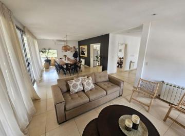 Casa de 7 ambientes, Mendiolaza · Diseño Inteligente | Casa 278 m² Estancia Q2 C/ Galería Volada, Acceso Doble y Vistas
