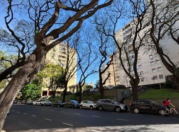 Departamento de 4 ambientes, Colegiales · Comodo Cuatro Ambientes con Dos Cocheras en Colegiales