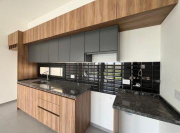 Casa de 4 ambientes, Córdoba · Venta Casa 3 Dorm Amplio Patio y Asador - Nobu Town
