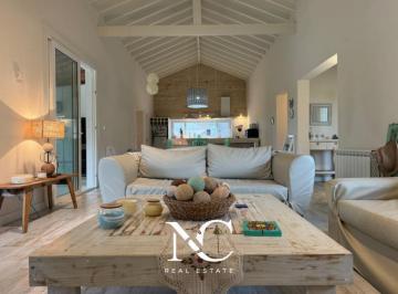 Casa · 123m² · 4 Ambientes · 1 Cochera · Casa en Venta en Costa Esmeralda Fondo Libre
