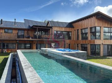 Casa · 360m² · 6 Ambientes · 1 Cochera · Casa en Venta en Peñon del Lolog, San Martin de Los Andes, Patagonia
