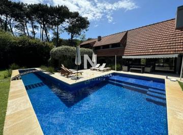 Foto1 · En Venta Casa de 5 Dorm., con Piscina, Parrillero y Jardin en Lugano, Punta del Este