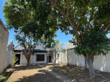 Casa de 4 ambientes, Morón · Casa. Lote Propio. Fondo Libre. Garage Cubierto.