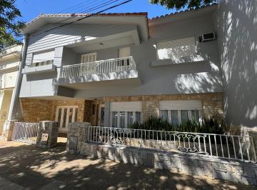 Oficina comercial · 145m² · 2 Dormitorios · 1 Cochera · Casa en Barrio Mosconi